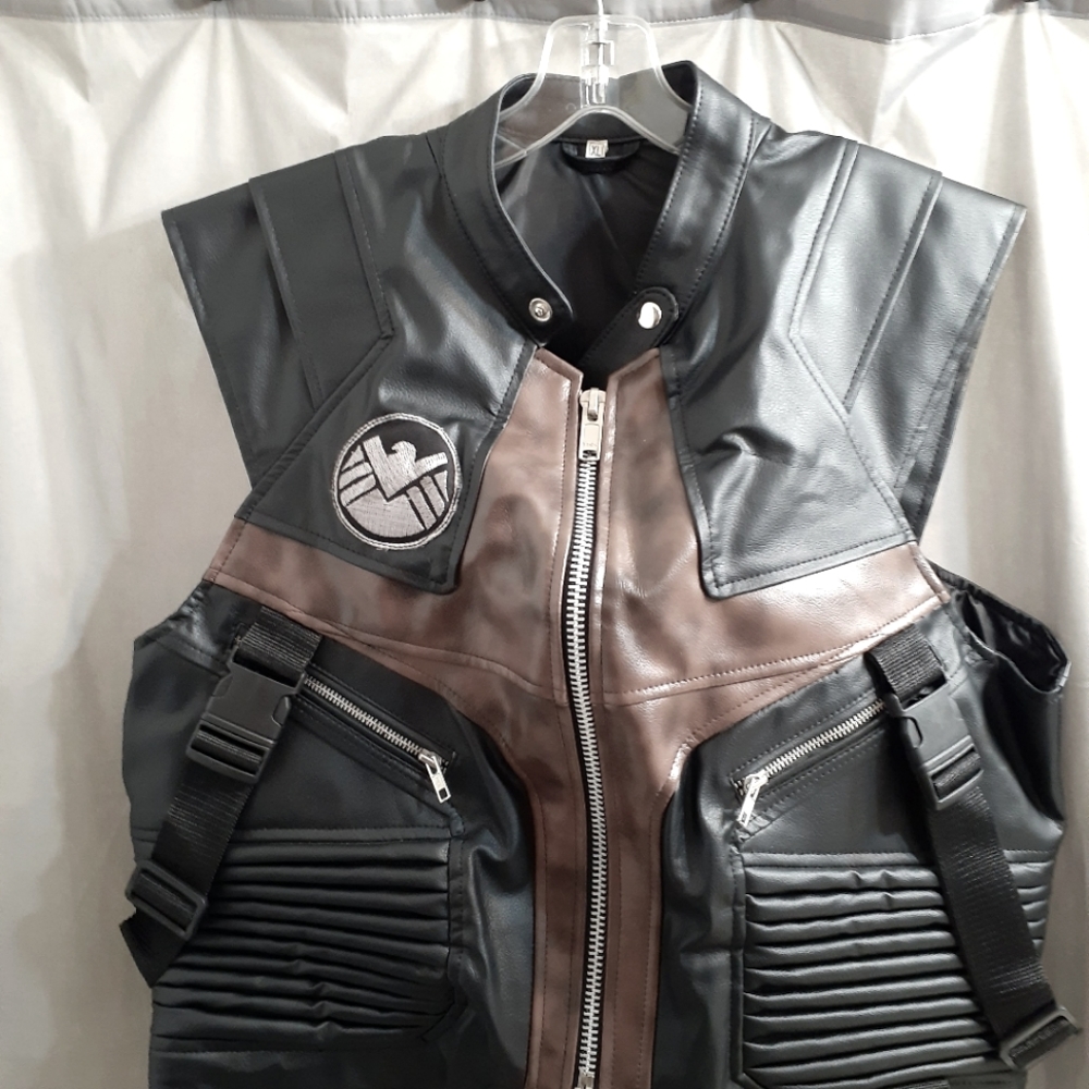 knock-off Avengers Hawkeye black/brown vest
